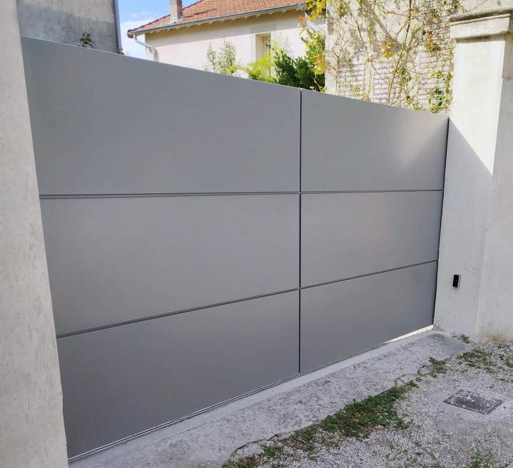 Portails en acier robustes, sécurisés et esthétiques pour votre propriété